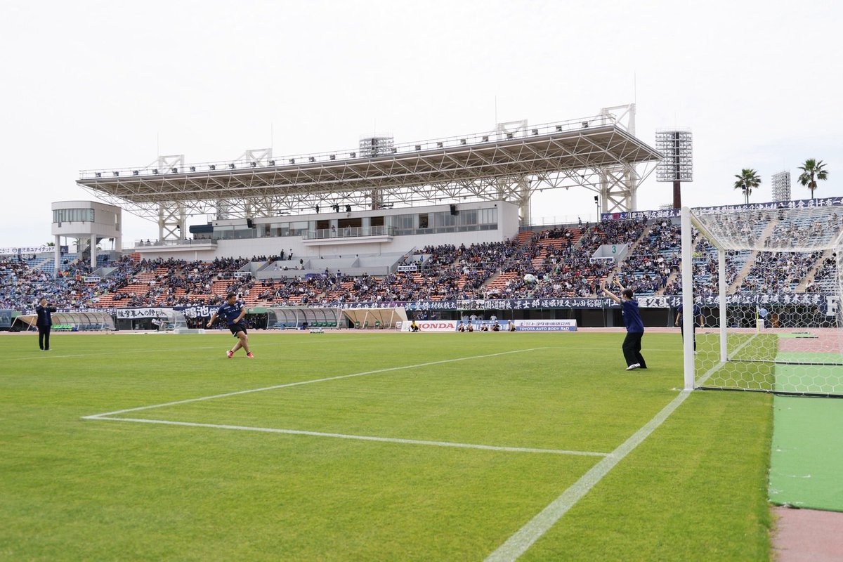 kagoshimaufc's tweet photo. 【J2・J3百年構想リーグ第13節vs #サガン鳥栖】

試合前に
株式会社 #ナンワ 代表取締役
川畑 佑樹 様による
ご挨拶と始球式が行われました。

👷株式会社ナンワ公式HP
https://t.co/was4lrfyVZ

#鹿児島ユナイテッドFC
#明治安田
#明治安田J2・J3百年構想リーグ
#鹿児島をもっとひとつに。 https://t.co/6vCaSJriSk