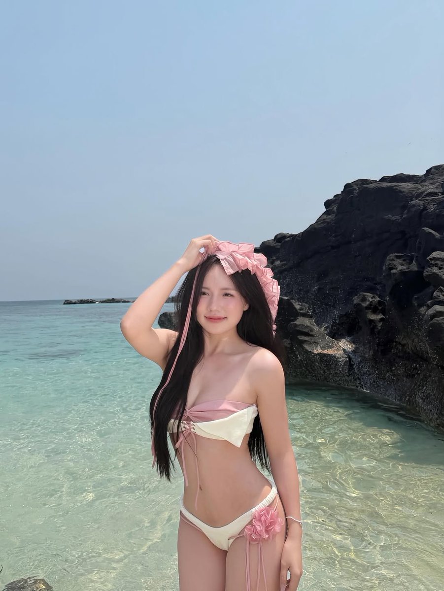 thinhung2412's tweet photo. Đi biển chơi với em nha https://t.co/4Au7aJXoy2