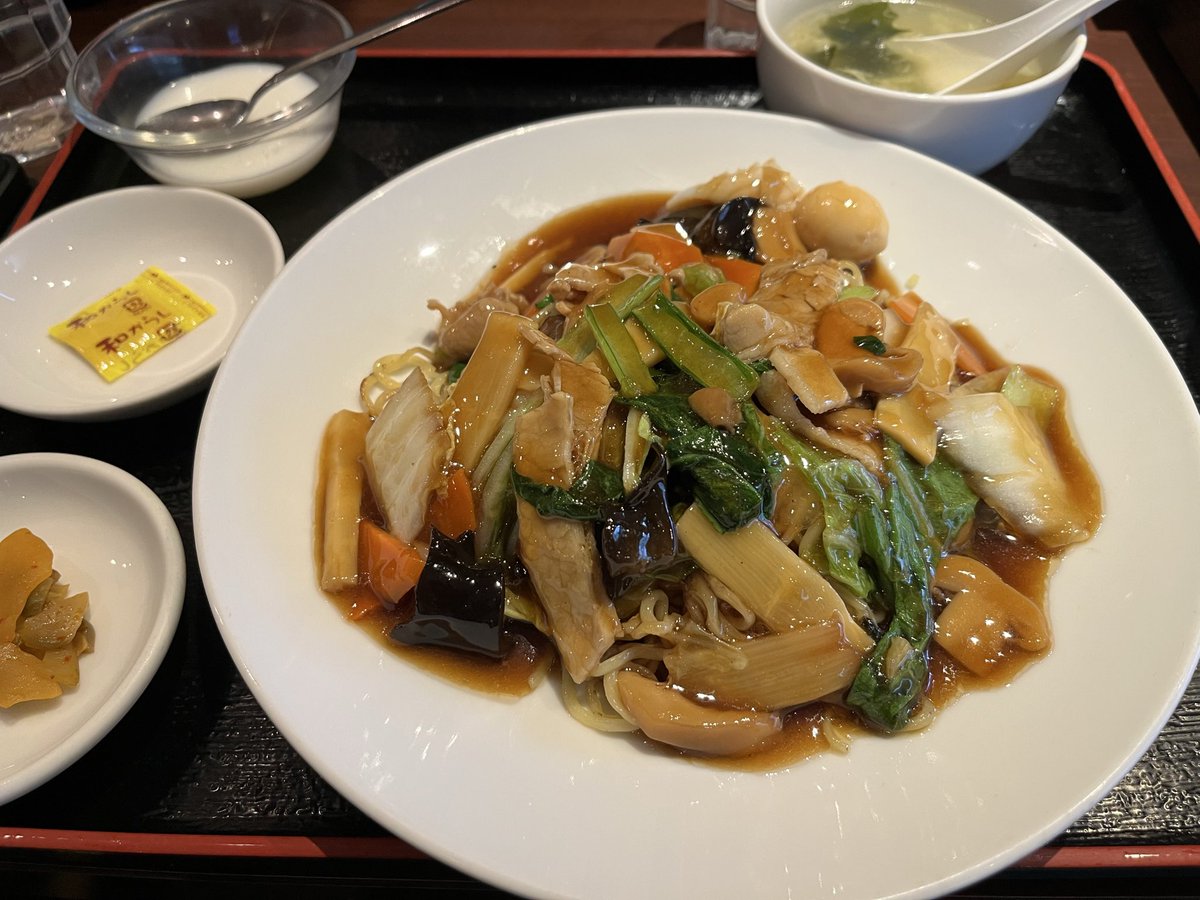 yonsuke555's tweet photo. 中華料理杏杏（しんしん）のランチ。餡かけ焼きそば800円
#新高円寺 #中華料理  #杏杏 #ランチ https://t.co/2QOEcZj5E5