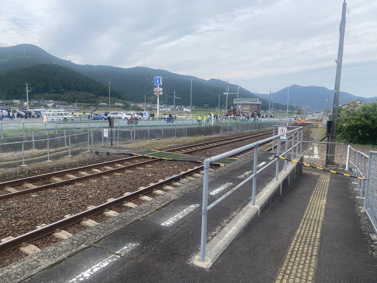 マフラー巻き tweet media