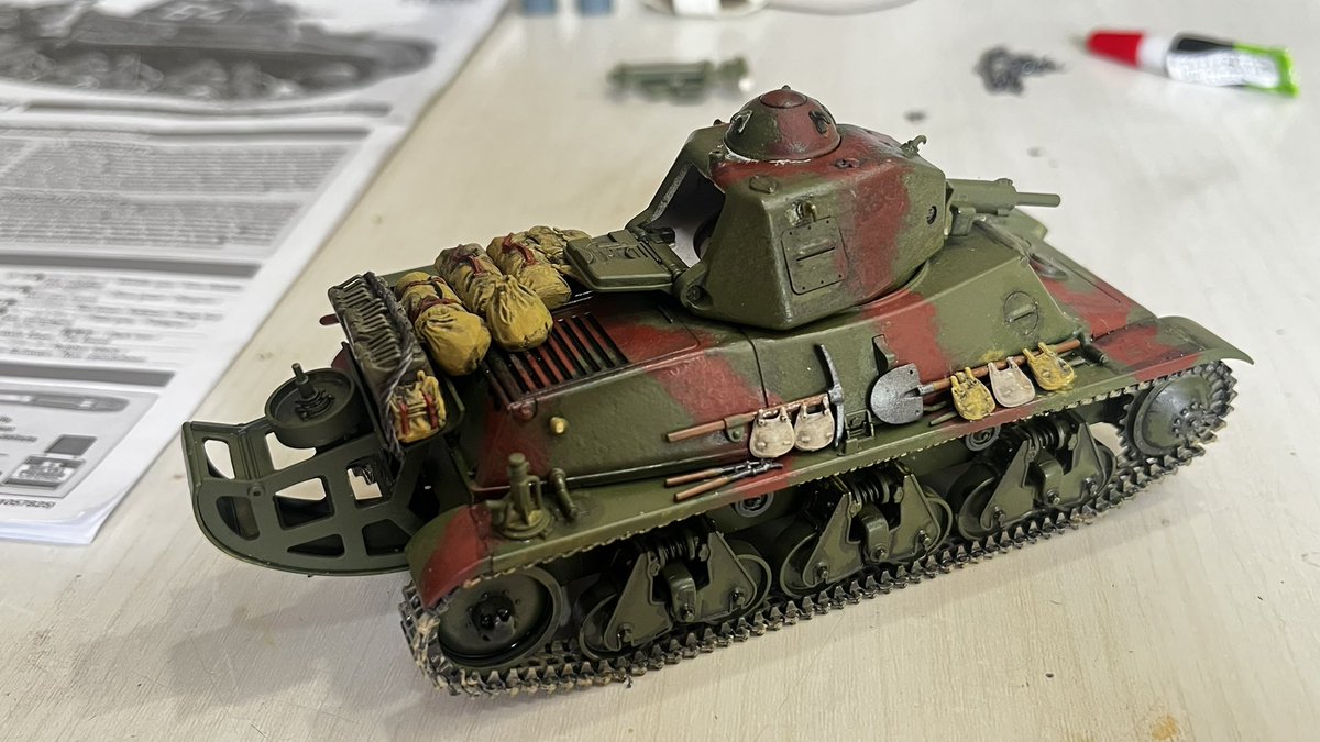yujisourin's tweet photo. #タミヤ 1/35 #フランス軽戦車 #H39 製作を作ってます👍
荷物を乗せてみました。
#プラモデル
#戦車
#田宮
#GWはプラモを作る https://t.co/s2dXqEgXHW