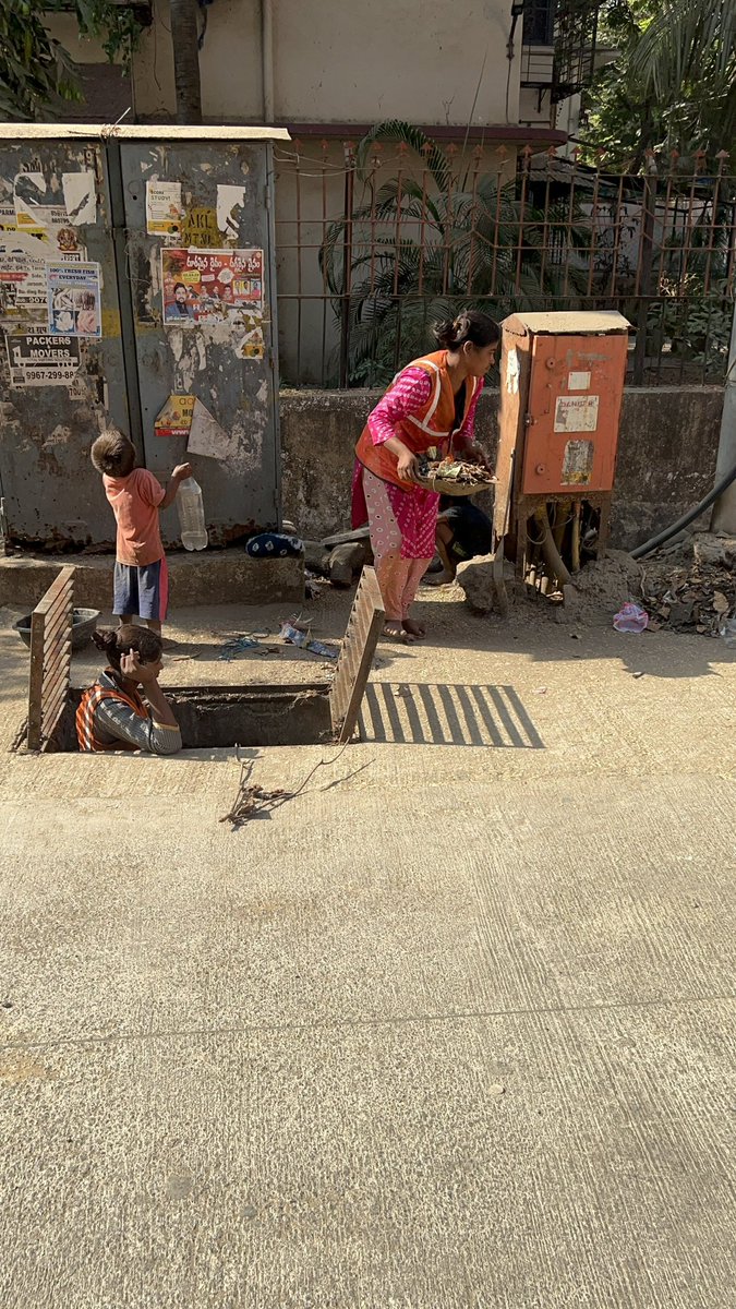LoveOrlem's tweet image. Pls show some #localorlemlove
&amp;amp; #bekind to people working in this heat. A bottle of water/ LimbuPani if possible to be given to ur security guards, house help, delivery persons, BMC workers, etc go a long way. #spreadthelove &amp;amp; #bekind ♥️
Respect &amp;amp; Gratiude @mybmc @mybmcWardPN 🫶🏽