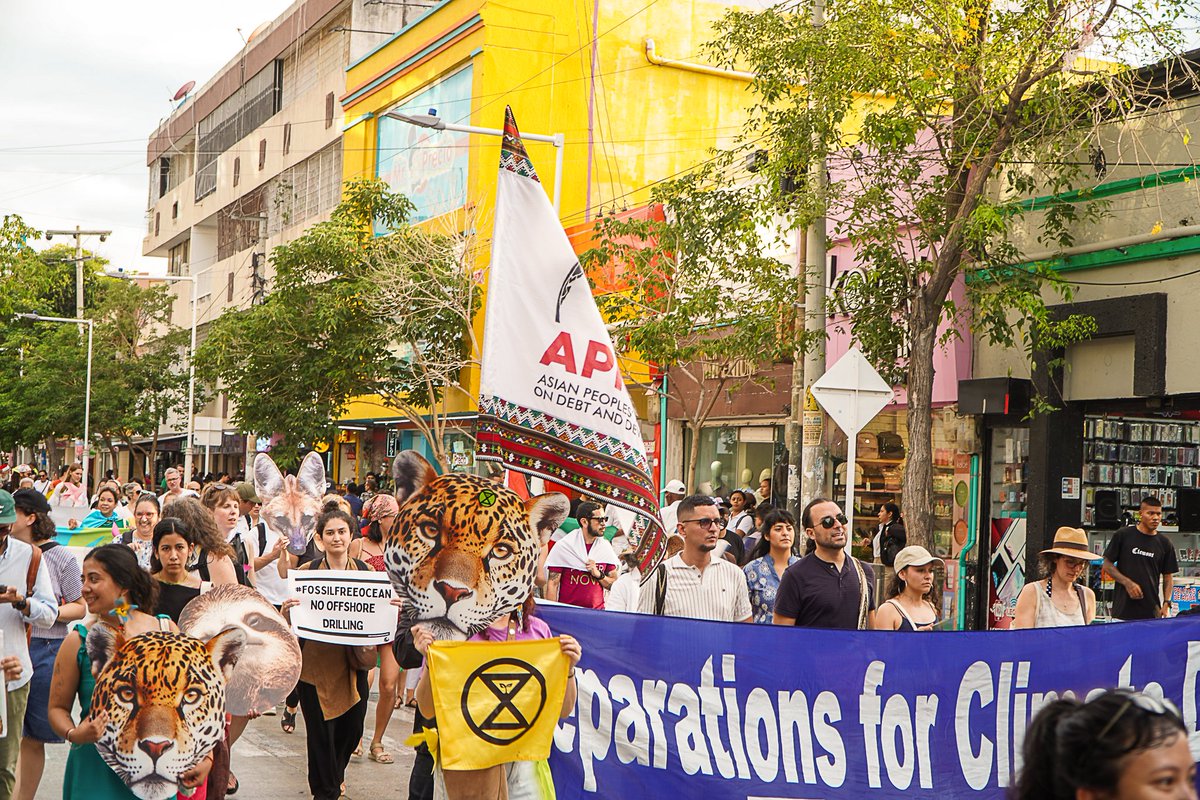 AsianPeoplesMvt's tweet photo. April 27 #SantaMarta: Hundreds marched for a fossil-free future! ✊🌍

We demand: 
Total fossil fuel phase-out 
No false solutions 
Reparations &amp; care 
End militarism

PR + 📸 -> https://t.co/TAcOTz2g6L

#ClimateJustice #JustTransition #FossilFreeRising https://t.co/G4N3g7fBdo