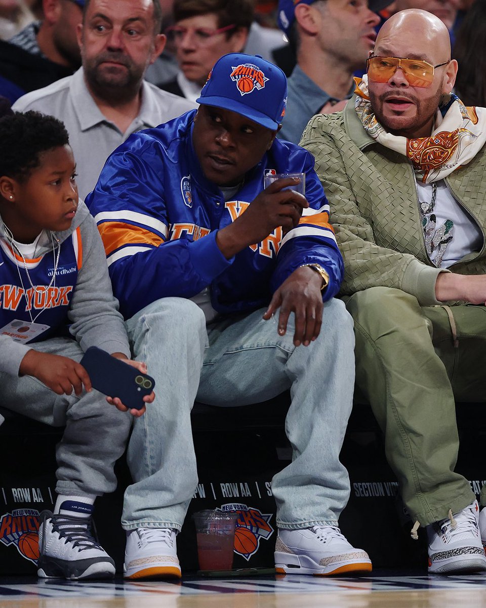 ComplexSneakers's tweet image. Jadakiss performed during halftime for Game 5 at MSG wearing the Air Jordan 3 WMNS “Orange Citrus”, currently expected April 30th for $205 retail 🍊👟

Will the AJ3 “Orange Citrus” be a COP or a DROP for you? 

📷: @GettyImages