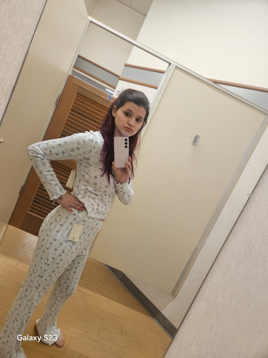 djcountrygurl88's tweet image. trying on clothes at Kohls part 19 #oldpictures #review #kohls #kohlsfinds  #model  #keepdoingme #hatergonnahate