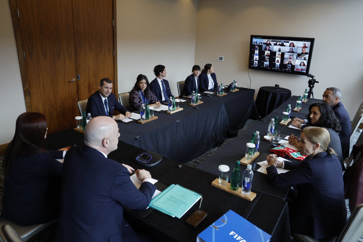 🚨🌍 Histórico en el fútbol femenino

La FIFA aprueba una reforma que permitirá a las jugadoras afganas representar a su país en competiciones oficiales, incluso en circunstancias excepcionales.

Un paso clave por la inclusión, los derechos y el acceso al deporte 💪⚽