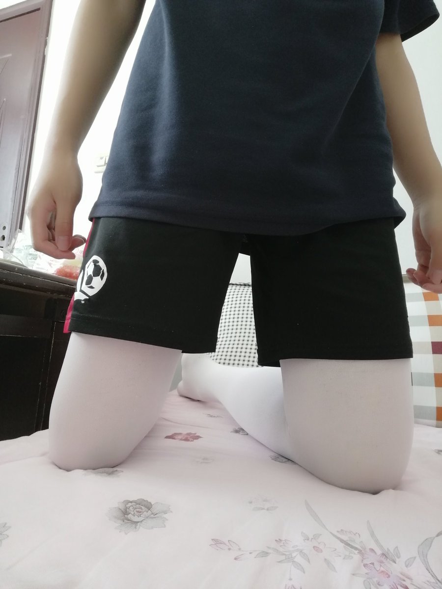 xiaogouyeye's tweet photo. 校服足球小狗一件件脱去衣服露出被白丝包裹的锁吊。😍
#贞操锁#骚狗 https://t.co/aykP8ZXj3x
