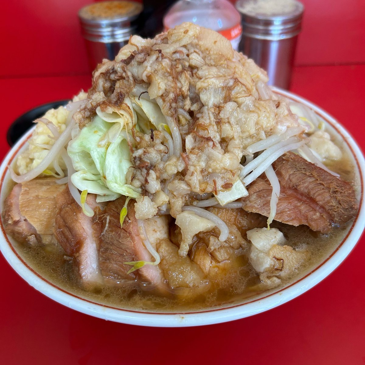 BeefBowler26's tweet photo. 今日も美味しかった。
ごちそうさまです。
みんなラーショに行ったのか結構すいてた。
#ラーメン二郎札幌店 https://t.co/ZBg4zKboC1