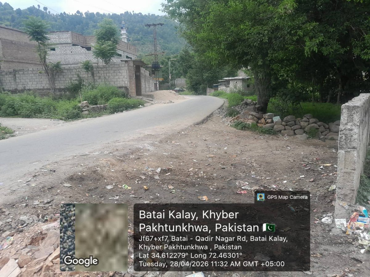 gadezai10937's tweet image. پاک صاف خیبرپختونخوا ✨

تحصیل میونسپل آفیسر علی خان کی ہدایت پر ٹی ایم اے گدیزی کے سینیٹری ورکرز بٹئی روڈ پر صفائی کر رہے ہیں۔ ان کی محنت قابلِ تحسین ہے۔

صاف شہر، صحت مند معاشرہ 🌿
@CSKPOfficial @dc_buner 
#TMAGadezai #CleanlinessDrive
28/04/2026