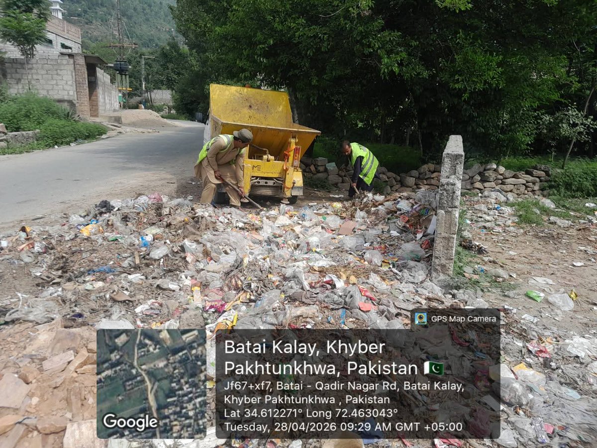 gadezai10937's tweet image. پاک صاف خیبرپختونخوا ✨

تحصیل میونسپل آفیسر علی خان کی ہدایت پر ٹی ایم اے گدیزی کے سینیٹری ورکرز بٹئی روڈ پر صفائی کر رہے ہیں۔ ان کی محنت قابلِ تحسین ہے۔

صاف شہر، صحت مند معاشرہ 🌿
@CSKPOfficial @dc_buner 
#TMAGadezai #CleanlinessDrive
28/04/2026