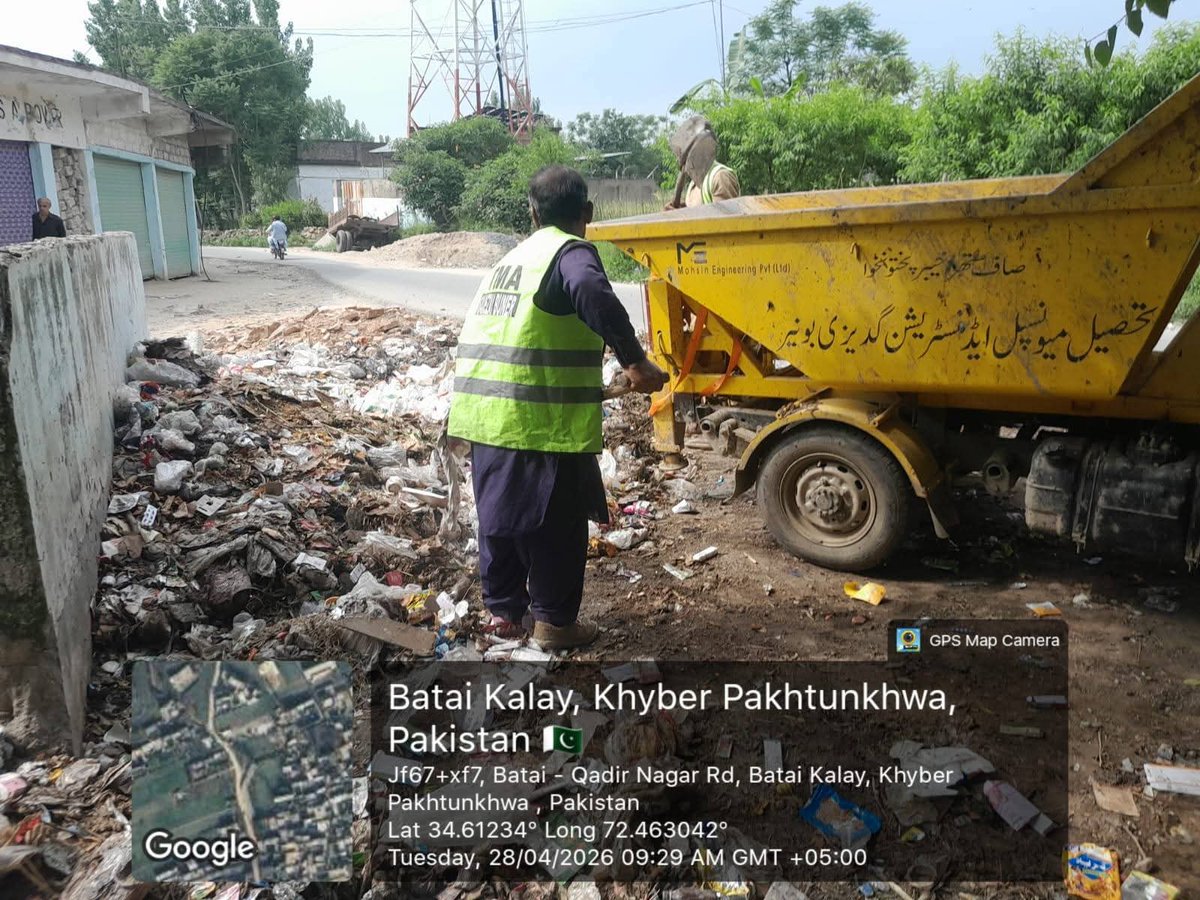 gadezai10937's tweet image. پاک صاف خیبرپختونخوا ✨

تحصیل میونسپل آفیسر علی خان کی ہدایت پر ٹی ایم اے گدیزی کے سینیٹری ورکرز بٹئی روڈ پر صفائی کر رہے ہیں۔ ان کی محنت قابلِ تحسین ہے۔

صاف شہر، صحت مند معاشرہ 🌿
@CSKPOfficial @dc_buner 
#TMAGadezai #CleanlinessDrive
28/04/2026