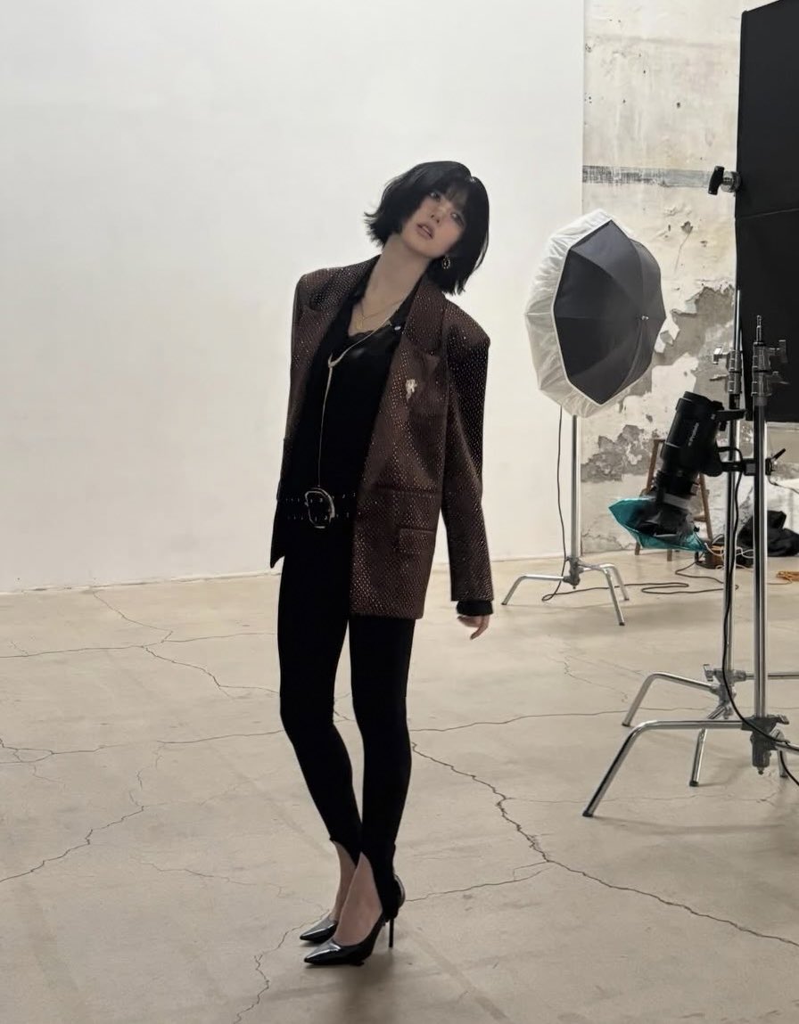 heejinabs's tweet photo. Ms. Handsomely Pretty back at it again to steal women’s hearts https://t.co/fC7Yai7D4J
