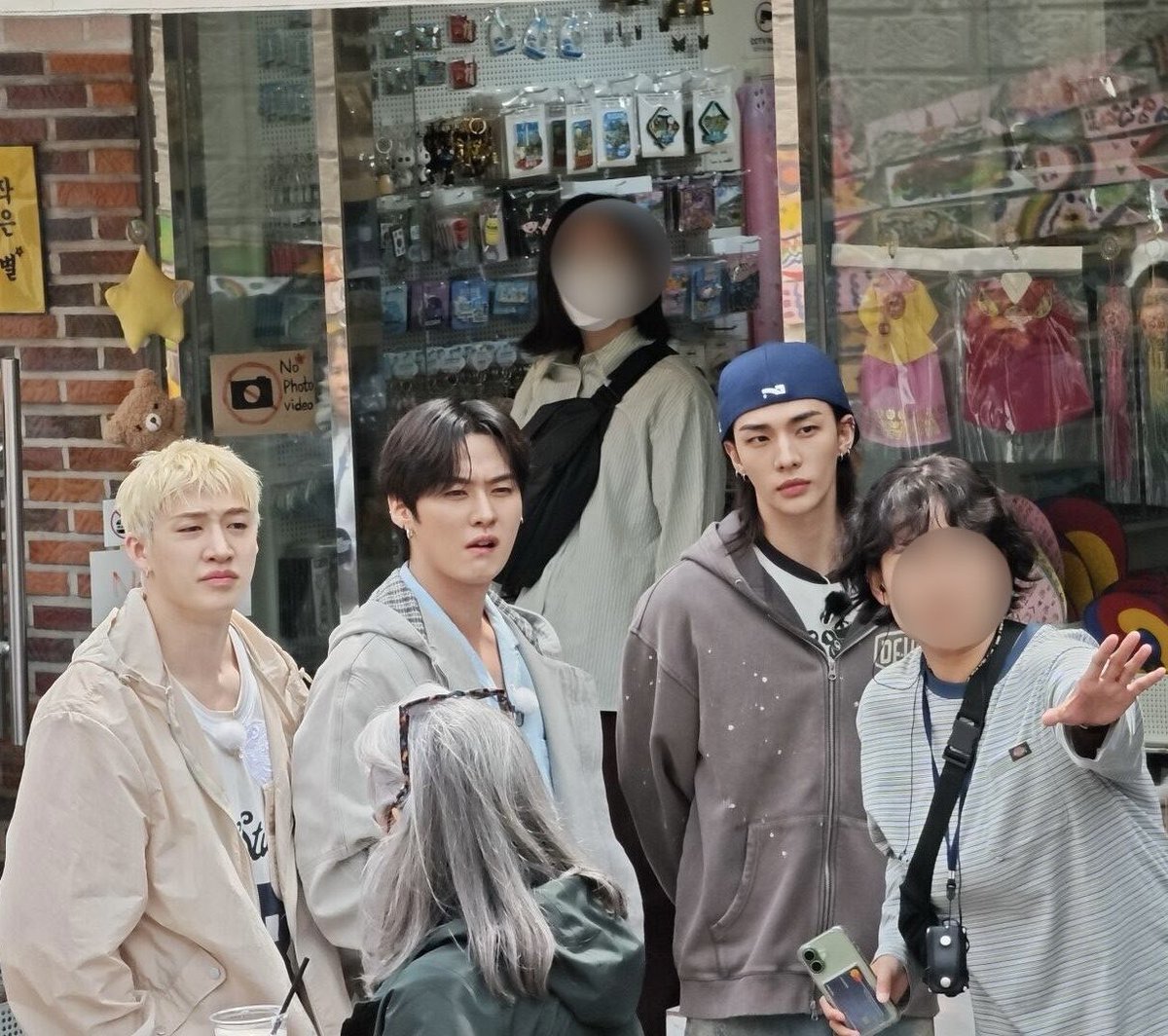 헨 tweet media