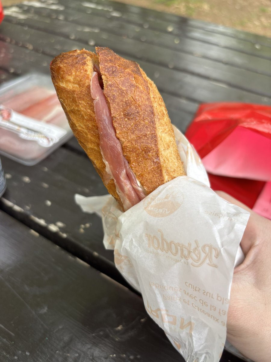 VIRONはブリーチーズと生ハムのサンドイッチがアホ美味いから確実に食べた方がいい