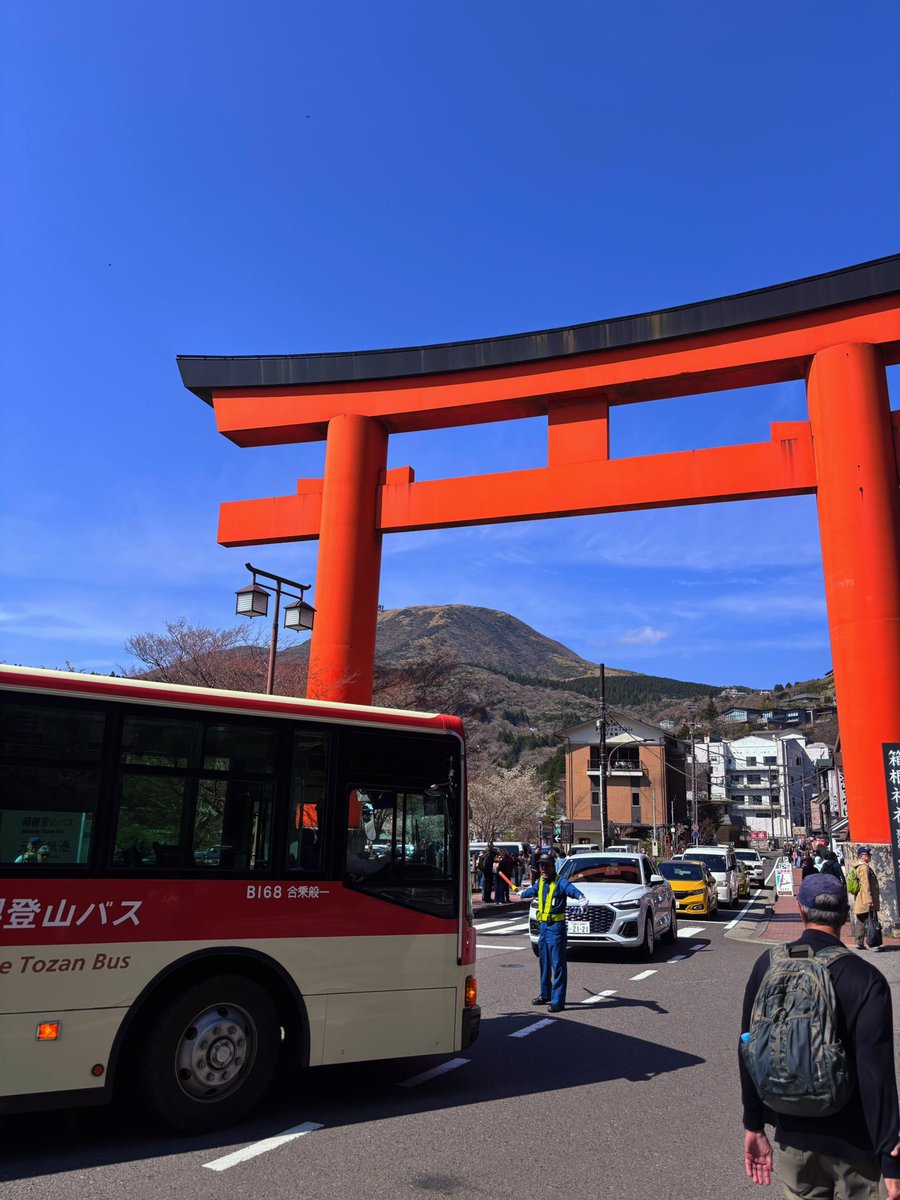 gotar_ncl's tweet photo. Hakone เป็นอีกหนึ่งจุดหมายที่อยากแนะนำครับ บรรยากาศดี วิวสวย 🌿
ไฮไลต์คือการได้ลองเดินทางหลายแบบ ทั้งรถไฟ เรือชมวิว ropeway และรถราง ครบจบในที่เดียว เที่ยวเพลินมากครับ 😆 https://t.co/DZlyyHzxsI