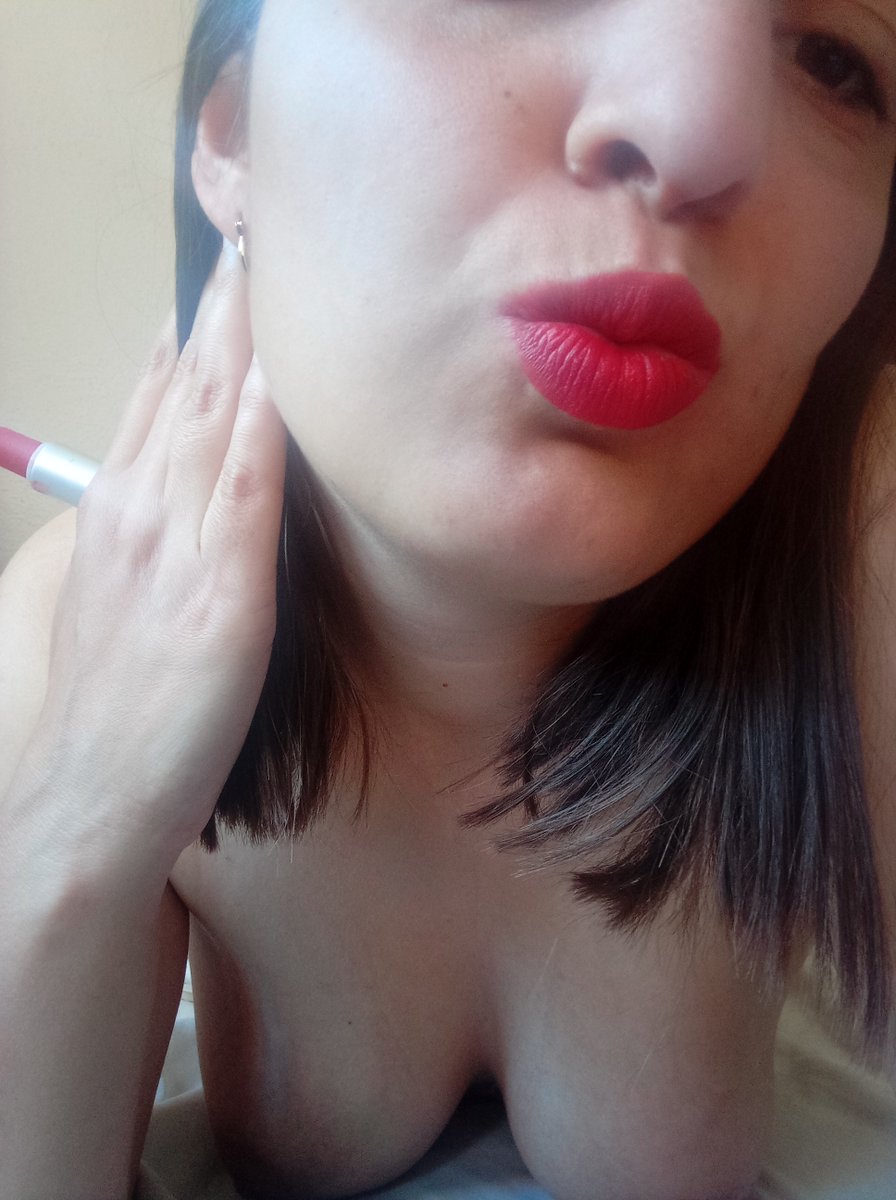 Butterfly981763's tweet image. Red lips | Here you can see what my beautiful full lips can do. | Content $15.00 Flat Rate #lips #sensual  premium.chat/Love_bite/9537…