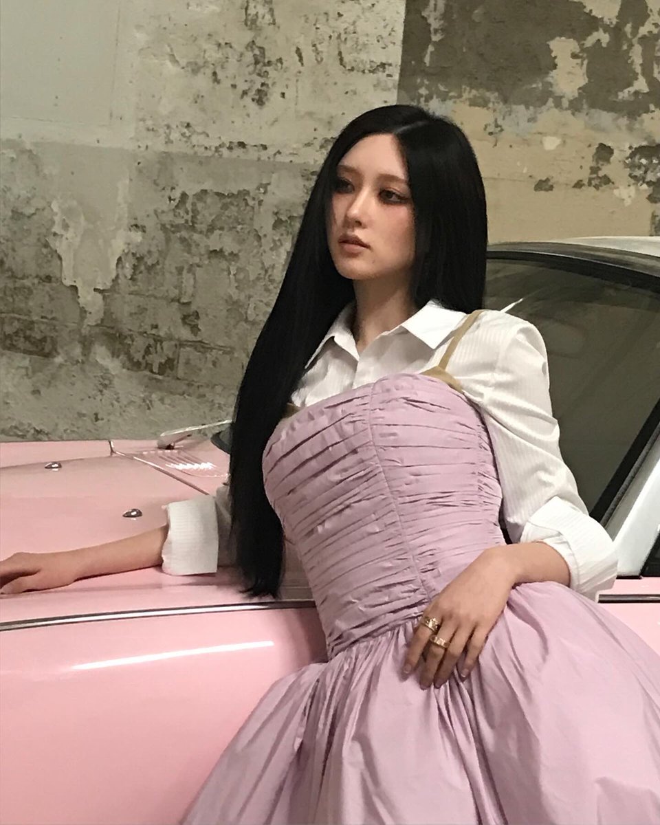 heejinabs's tweet photo. Hot girl gaeul please save me https://t.co/xazTFaQfev