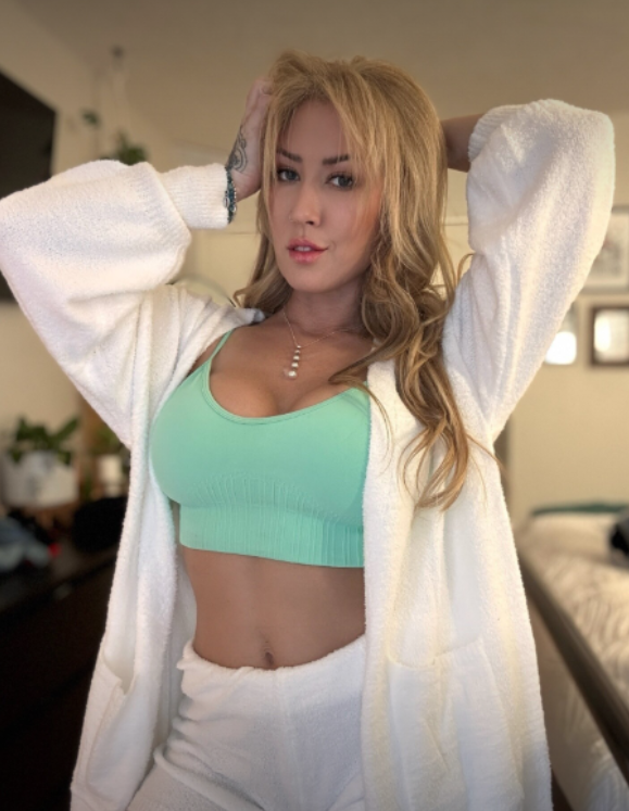 Capri Cavanni Fans club tweet media
