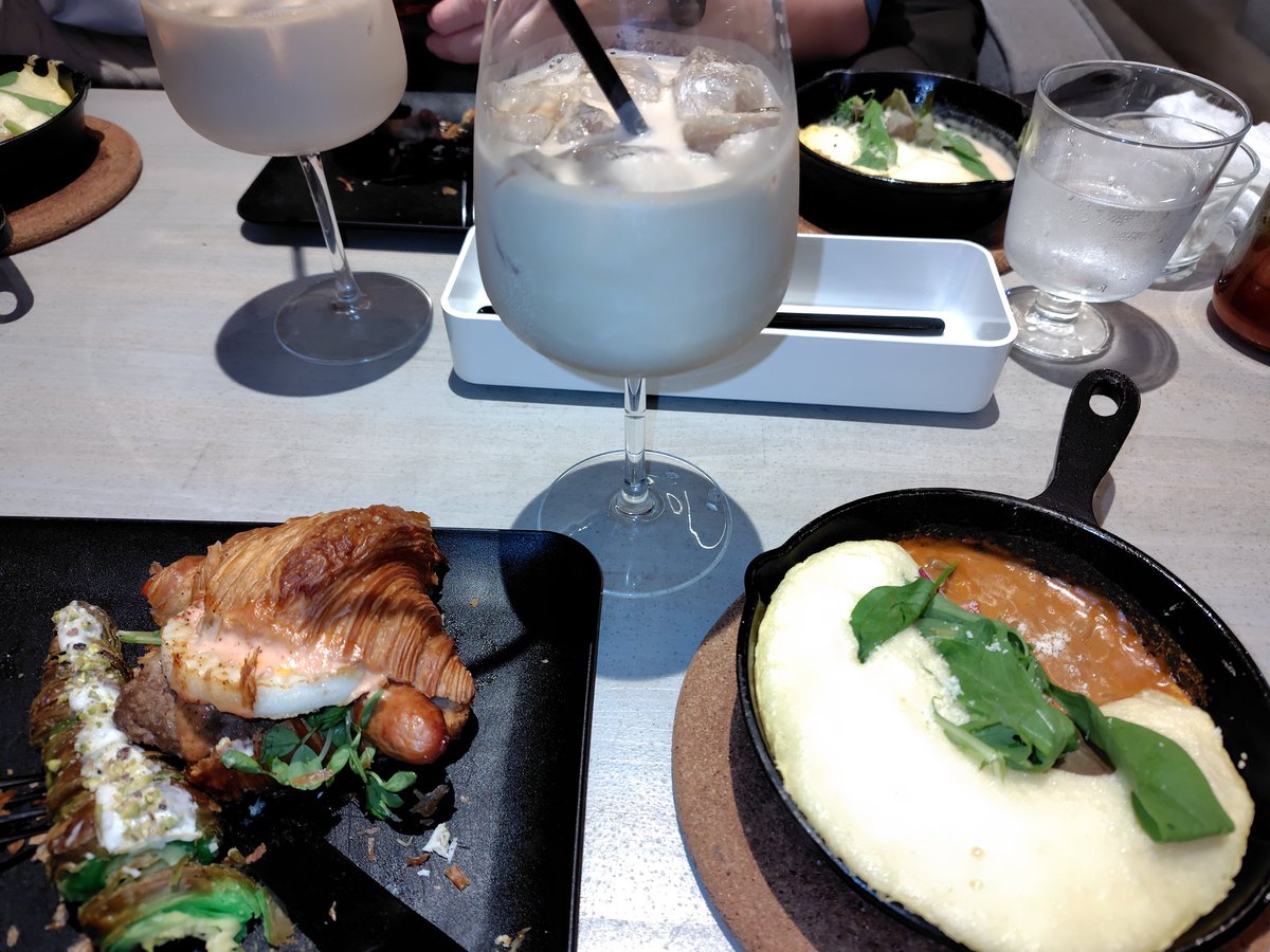cerise_calico's tweet image. クロワッサン食べ放題🥐（オムレツパン付き）のお店でランチ！

うめえぇぇ！
１年分以上のバターを摂取した気がする
２回目のクロワッサンの写真撮りそびれたけど、種類多くてビックリした😆
#and