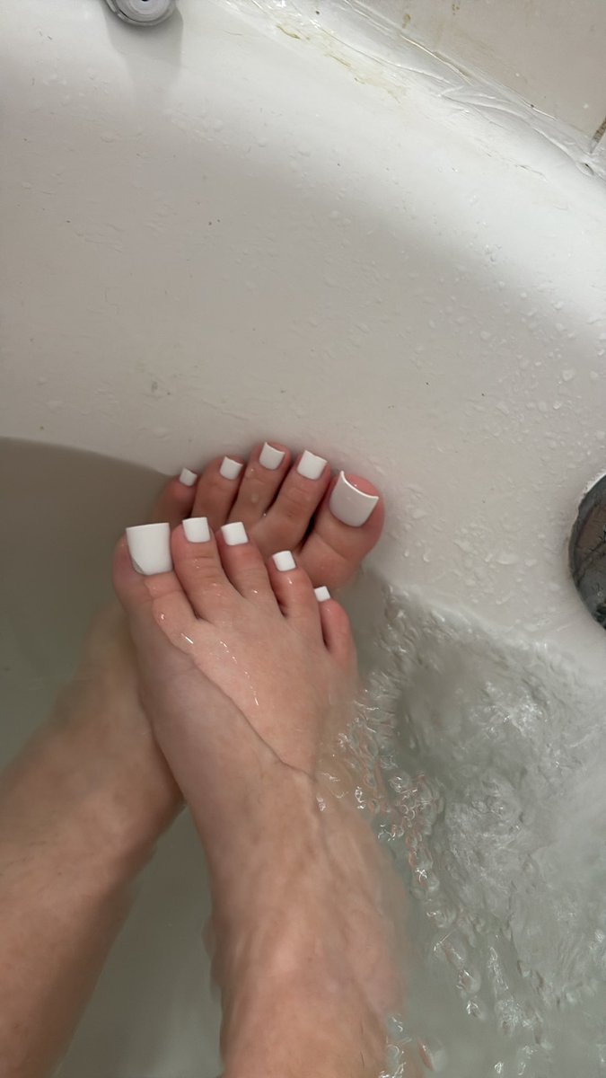barefoot hannah tweet media