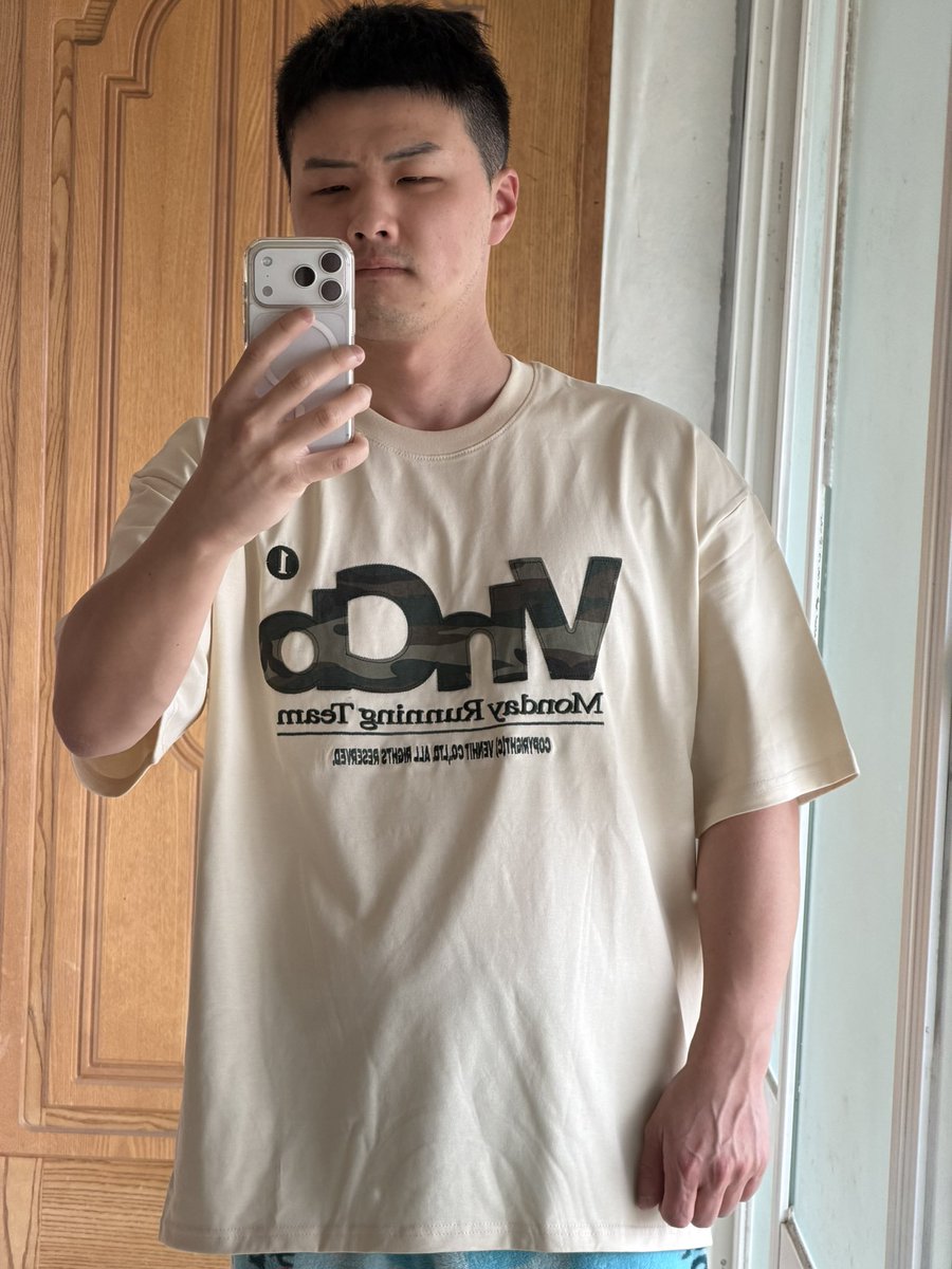 애큐 tweet media