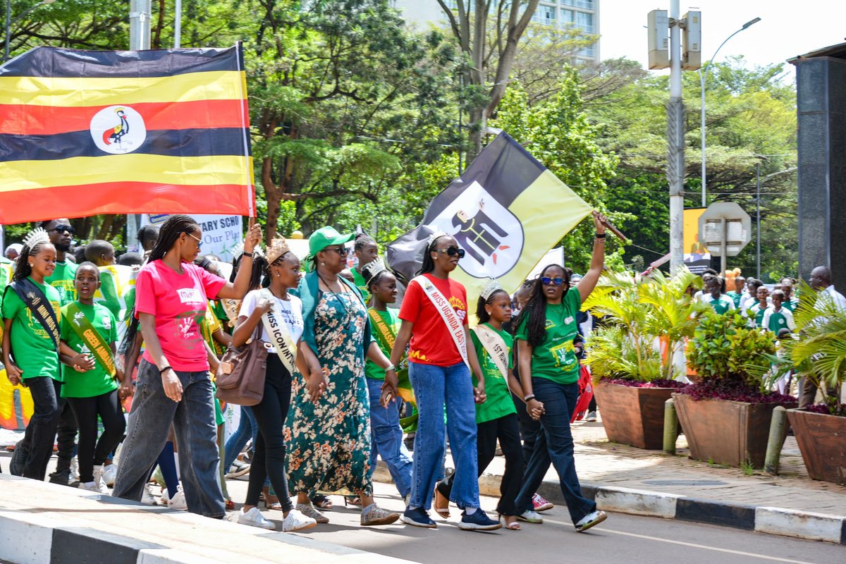 LytonMyrah's tweet photo. Small steps, big impact, children at the forefront of climate change awareness.
@LilHandsGoGreen the future is marching today. #ClimateChangeMatch26 #GoGreenUg #ClimateChange
@JosephMasembe1 @KCCAUG https://t.co/FWoFLJP5UD