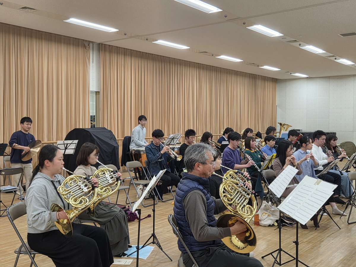 IyoOrchestra's tweet photo. 【初回練習を行いました！】
4/11,12に第4回定期演奏会の初練習を行いました。
合奏は打楽器奏者・指揮者の畑山洋平さんにご指導いただき、非常に実りのある時間となりました✨
難曲である幻想交響曲をはじめ課題も山積みですが、一つ一つクリアしてより良い演奏を目指していきます🔥 https://t.co/7vvw7g4blI