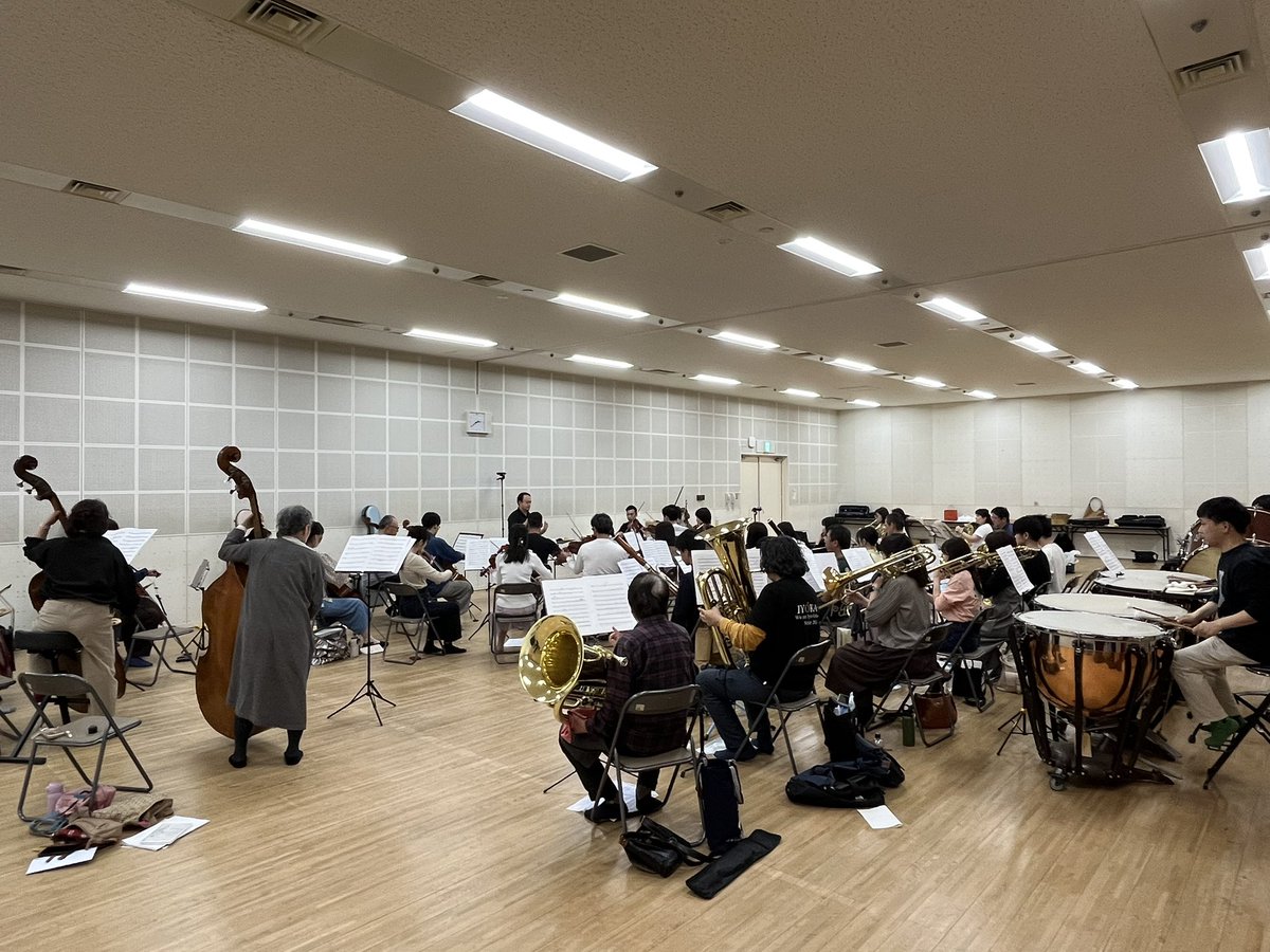 IyoOrchestra's tweet photo. 【初回練習を行いました！】
4/11,12に第4回定期演奏会の初練習を行いました。
合奏は打楽器奏者・指揮者の畑山洋平さんにご指導いただき、非常に実りのある時間となりました✨
難曲である幻想交響曲をはじめ課題も山積みですが、一つ一つクリアしてより良い演奏を目指していきます🔥 https://t.co/7vvw7g4blI