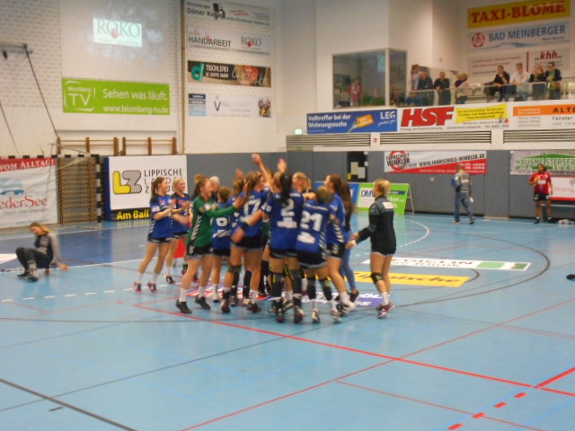 ベスト4によるPlayoff、3戦2勝のセミファイナルで4位のTHCは1位のBlombergと対戦。
THCはAnika🇮🇹が指の骨折など3選手が出られない苦しい中で行われ、25-31(菜月さんは2点)。
第2戦は5月3日に行われます。
なおもう一つのカードは2位のBVB Dortmundと3位のAuerbachで、34-32とBVBが先勝。