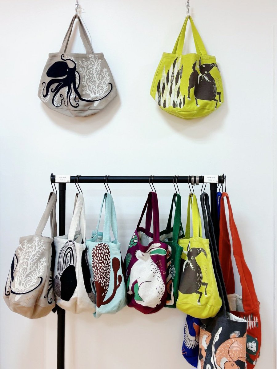 【 moritaMiW POP-UP SHOP／ 伊東屋池袋店】 

ただいま伊東屋池袋店  <a href="/Itoya_Ikebukuro/">伊東屋 池袋店【公式】</a> にて、moritaMiWの期間限定ショップ開催中です。 

ハンカチ・バッグ・ポーチ・ティータオル・タオルてぬぐい・マルチクロス・風呂敷・ポストカードが賑やかに並んでいます。