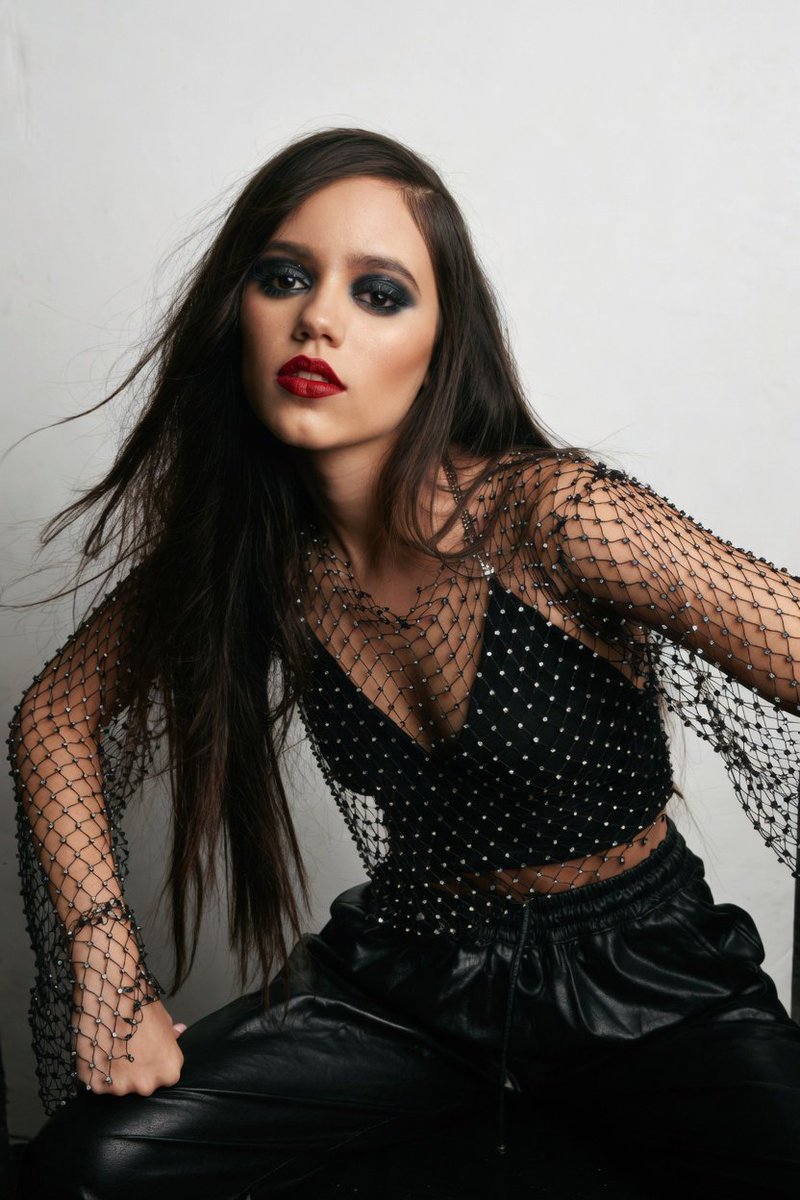 CelebsGeek's tweet photo. Jenna Ortega 💗 https://t.co/UtOam5HIZ7