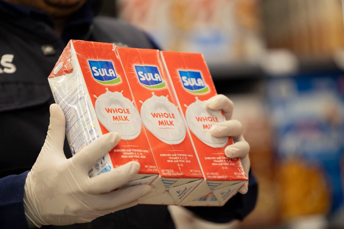 masntvhn's tweet photo. #AlertaHonduras #ELSALVADOR
🚨 Alerta sanitaria: piden no consumir lote de leche SULA por presencia de microorganismos
II Autoridades Salvadoreñas advirtieron sobre un lote de SULA no apto para consumo humano tras detectar microorganismos, deterioro del producto y fallas en el empaque.
El lote ya está siendo retirado del mercado y se recomienda suspender su consumo de inmediato y reportar cualquier síntoma.
¡Únete a nuestra comunidad informativa! 👉🏻👩🏽💻📲
https://t.co/m8GUVX0fzB
#MásNoticiasTV #NoticiasHonduras #Canal39 #Honduras #AlertaSanitaria #SULA #Salud #Consumo #Nacional