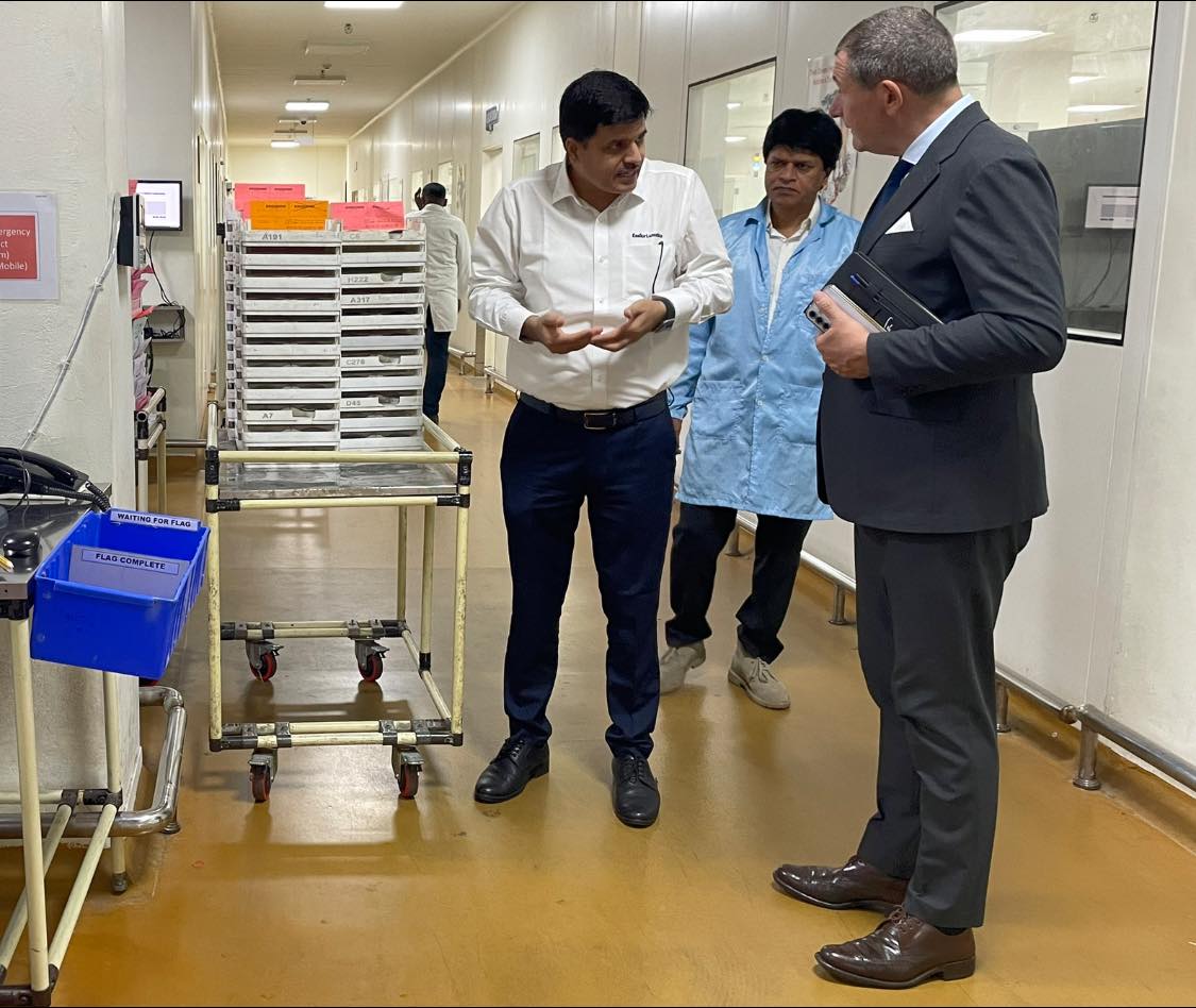 BangaloreFrance's tweet image. Extremely proud after visiting @essilorindia  manufacturing unit of prescription or corrective #lenses - a #French success story to reckon not only for the complexity of task undertaken, the turnover time for delivery respected but also its #CSR activities in #eyecare.