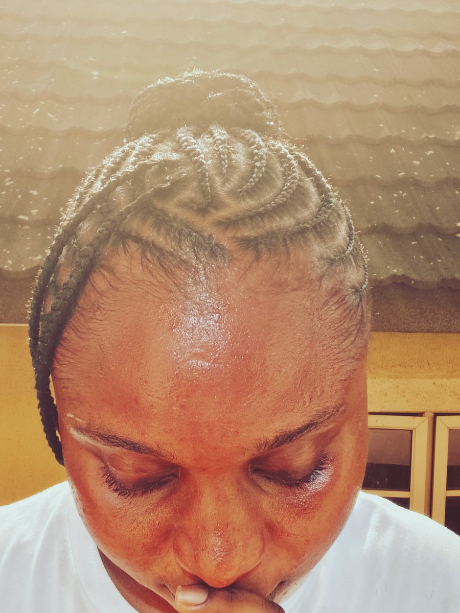 LittleMissEssie's tweet image. Life of a braider..
SHUKU!!!

We deliver clean braids only.🤍
#fypシ゚viral #braids