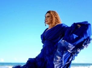 La cantante jalisciense Nora Uribe, con más de 20 años abrazando temas rancheros y gruperos, está feliz porque este 2026 se estrena como compositora de Llegaste tú y Brillo sin ti, en los que resalta facetas de amor y reivindicación femenina.
<a href="/estherhuan/">Martha Esther López Huan</a>