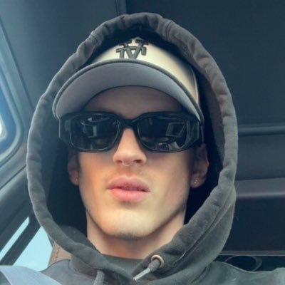 Limi7Les5 tweet media