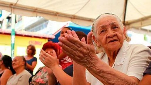 EnContexto_0's tweet photo. #PensionesJustas Dato importante para el Estado: aumentar las pensiones no genera pasivos laborales. No hay impacto en prestaciones ni vacaciones. Se trata de justicia social directa para los más vulnerables sin las complicaciones de la nómina activa. ¡Es viable y urgente! 📉📷 https://t.co/lzRZdjL93u