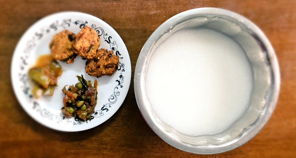who_JSS's tweet image. Enna enna itengalo 😋😋💕

Pazhaya kanji, sundakkai, Manga pachadi, masala vada 🥰

Curd &amp;amp; fermented rice, the best breakfast for everyone, regulates blood sugar, increases immunity, High Probiotic Food good for gut health 🙌

#purpleskitchen 
#foodie 
#eathealthy