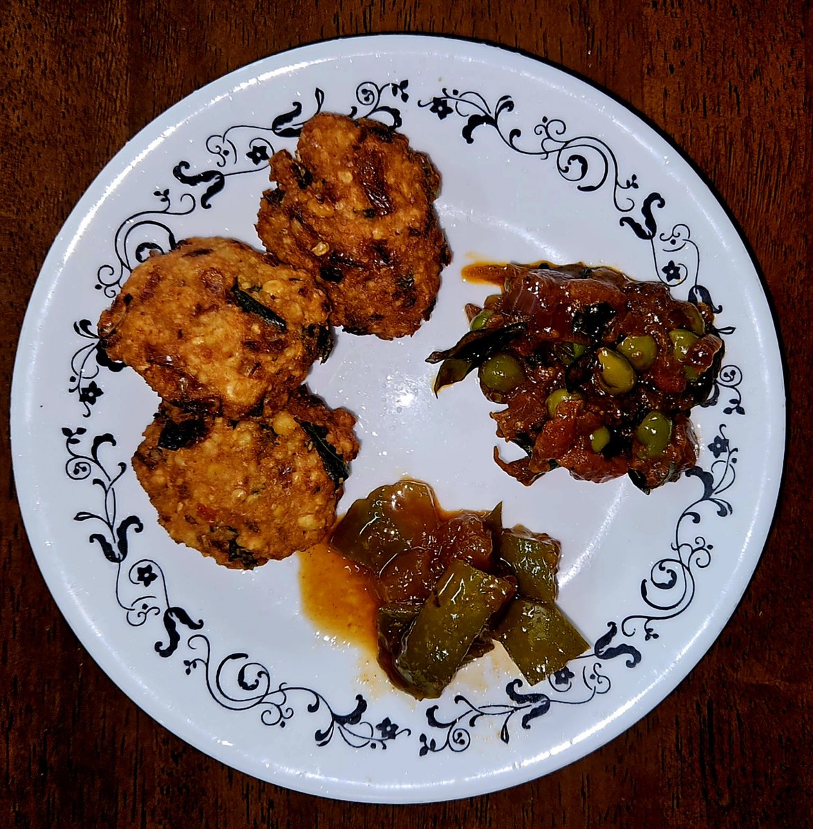 who_JSS's tweet image. Enna enna itengalo 😋😋💕

Pazhaya kanji, sundakkai, Manga pachadi, masala vada 🥰

Curd &amp;amp; fermented rice, the best breakfast for everyone, regulates blood sugar, increases immunity, High Probiotic Food good for gut health 🙌

#purpleskitchen 
#foodie 
#eathealthy
