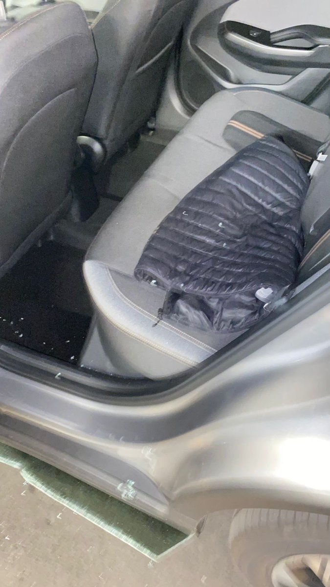letipvi's tweet photo. OJO CON ESTO⚠️ CUiDADO👀 

Hoy hubo robo con cristalazo en el estacionamiento de Walmart Express de Av. Toluca 511, Col. Olivar de los Padres, #AlcaldíaÁlvaroObregón 
A pesar de cámaras y personal de seguridad, se llevaron mochila, laptop y objetos personales de un automóvil.

@WalmartMexico @SSC_CDMX ¿qué está pasando con la seguridad en estos espacios?
