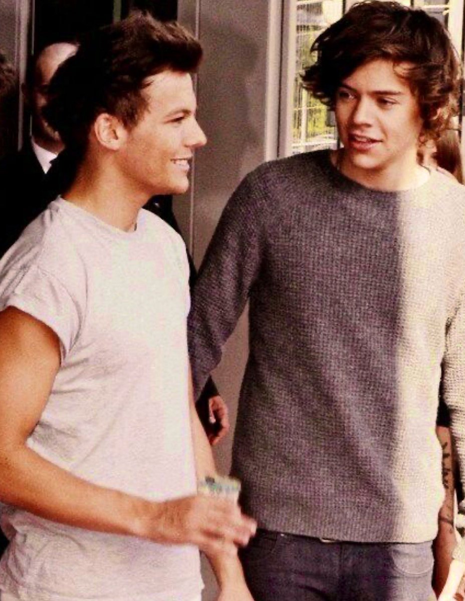 EnglandAus's tweet photo. Itโs Only Me And You ๐ถ๐๐ ๐ถ
#LarryIsReal #LouisTomlinson #HarryStyles #ItsOnlyLove #WeBelongTogether #ForEverForEver #SideBySide #Them ๐๐ https://t.co/raHUXxV1T4