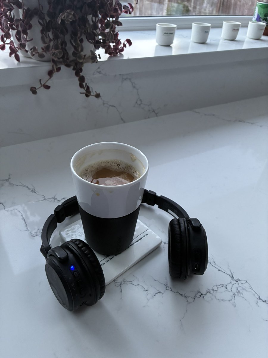 lufbraspud's tweet image. Morning ☕️

I 🧠 technology and its benefits…
Take this message yesterday from @GiveBloodNHS 

It made me think about the #careers landscape… &amp;amp; #NEET

How are we ‘too busy’ to inform unsuccessful applicants…?

@WorldWebb @k_jennick 

🙌💜🧠
#coffee #exercise #teacher5aday