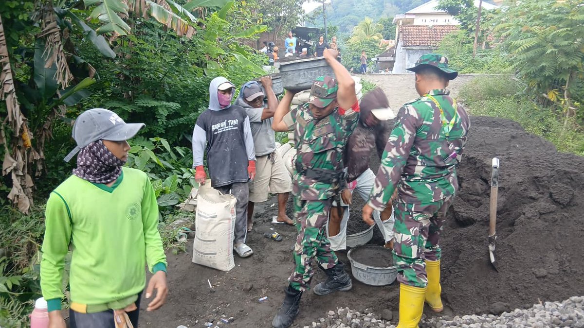 Kodam9Udayana's tweet image. Pengecoran Sisi Selatan Dikebut, Jembatan Garuda di Lombok Barat Kian Mendekati Rampung

#JembatanGaruda #TMMD #GotongRoyong #TNIManunggal #LombokBarat
