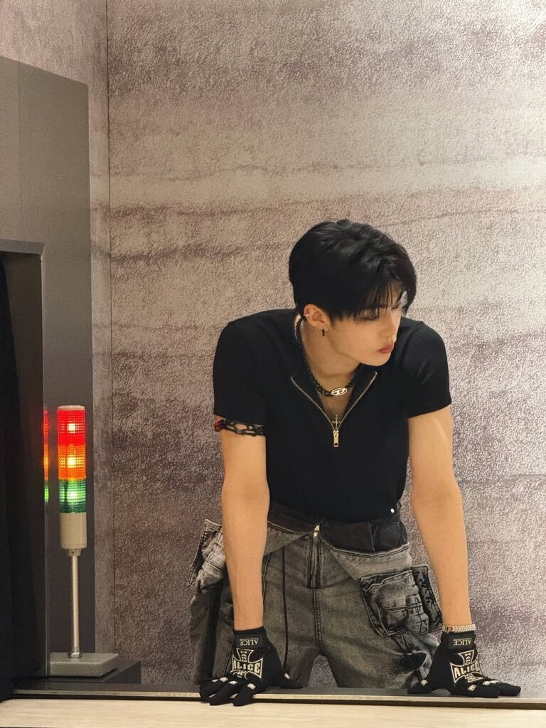 selfolssi ♤ tweet media