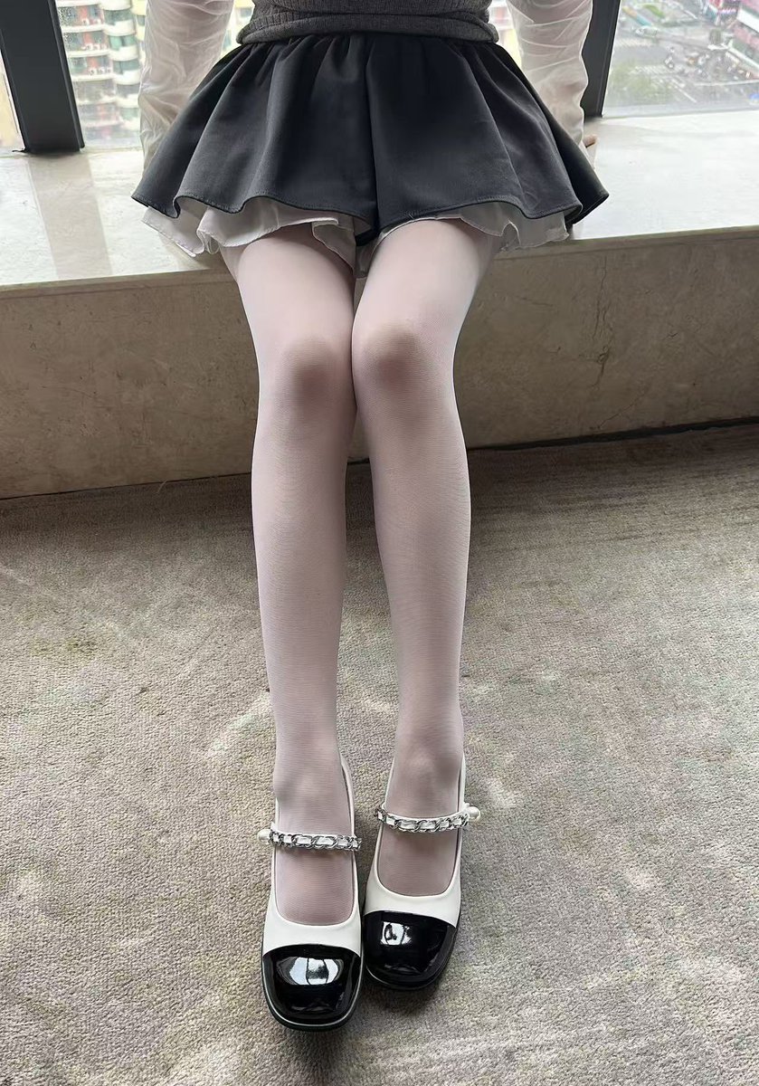 GoddessWS's tweet photo. 晒晒si照，原味在售喔 #日常调教 #成都女S #成都女王 #鞭打 #坐脸 #强制 #足交压榨  #足控福利 #黑丝 #打耳光 #羞辱  #成都线下 #足交 #狗奴  #女王 #恋足 #femdom #findom #fetish #bdsm https://t.co/9RHRHSWOao
