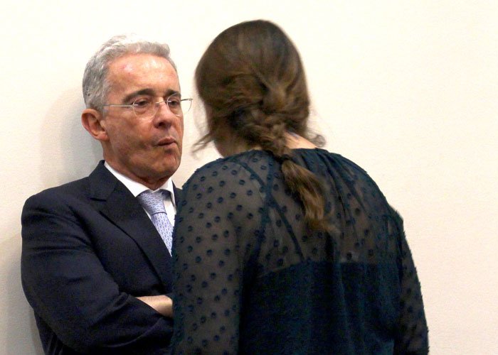 Y entonces papá, cuántos más negociaste con el bananero del sur?

Ya van más de 20 y no subo en las encuestas!