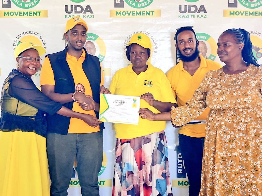 idric_s's tweet photo. Yesterday, Ruto Kumi Bila Break Movement, led by the RKBBM National Chairman together with Mama Seraphine and Agnes Wakio, launched an initiative to visit UDA members elected in the recent Grassroots Elections in all polling stations across Marungu Ward. @WilliamsRuto @UDAKenya https://t.co/ay2Z9Q1U5T