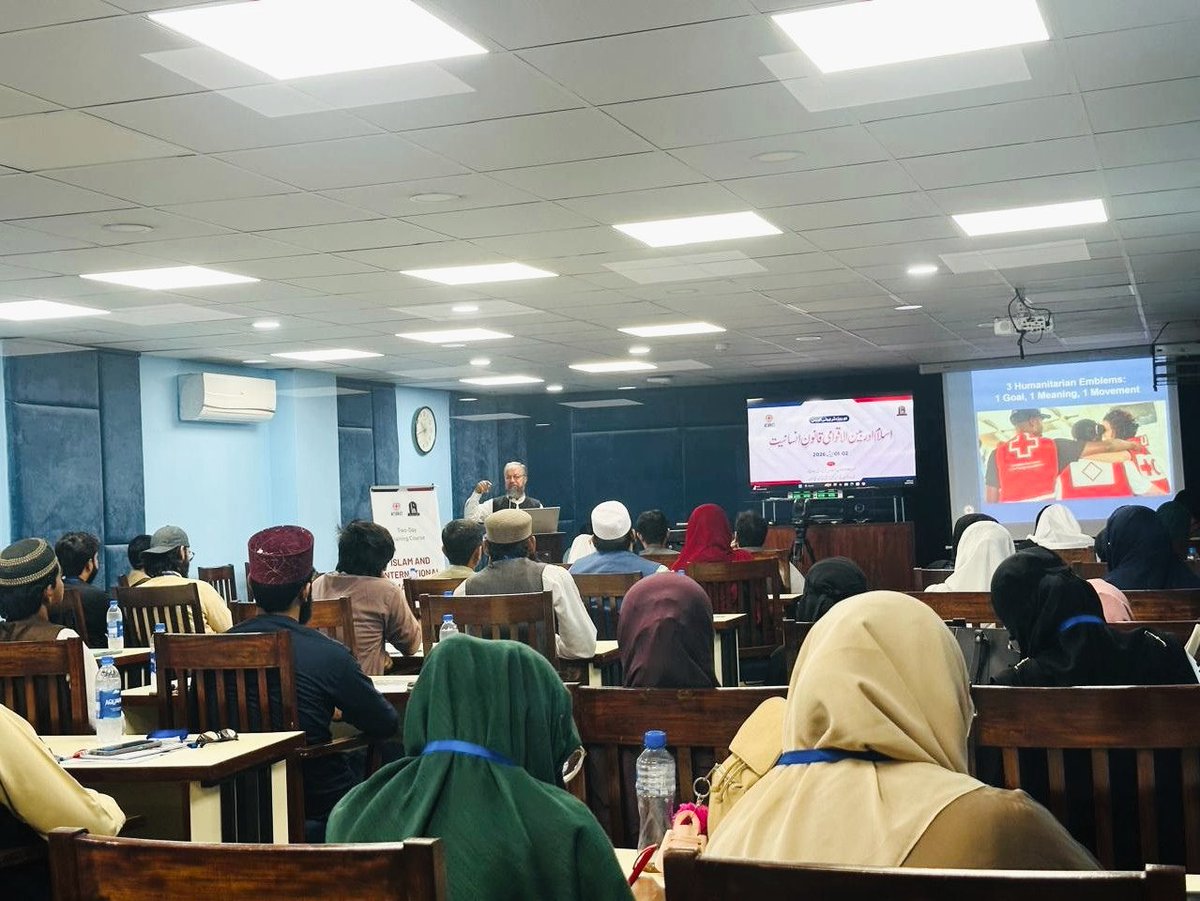 ICRC_Pakistan's tweet image. A two-day certificate course on #Islam &amp;amp; #IHL was held at @theiubwp for students and faculty. Sessions covered IHL, Siyar &amp;amp; protection of wounded, civilians &amp;amp; cultural property. Interactive forums encouraged discussion and feedback, making the course practical and engaging.