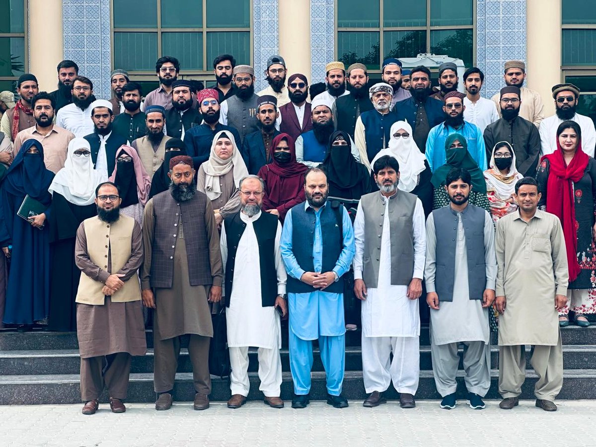 ICRC_Pakistan's tweet image. A two-day certificate course on #Islam &amp;amp; #IHL was held at @theiubwp for students and faculty. Sessions covered IHL, Siyar &amp;amp; protection of wounded, civilians &amp;amp; cultural property. Interactive forums encouraged discussion and feedback, making the course practical and engaging.
