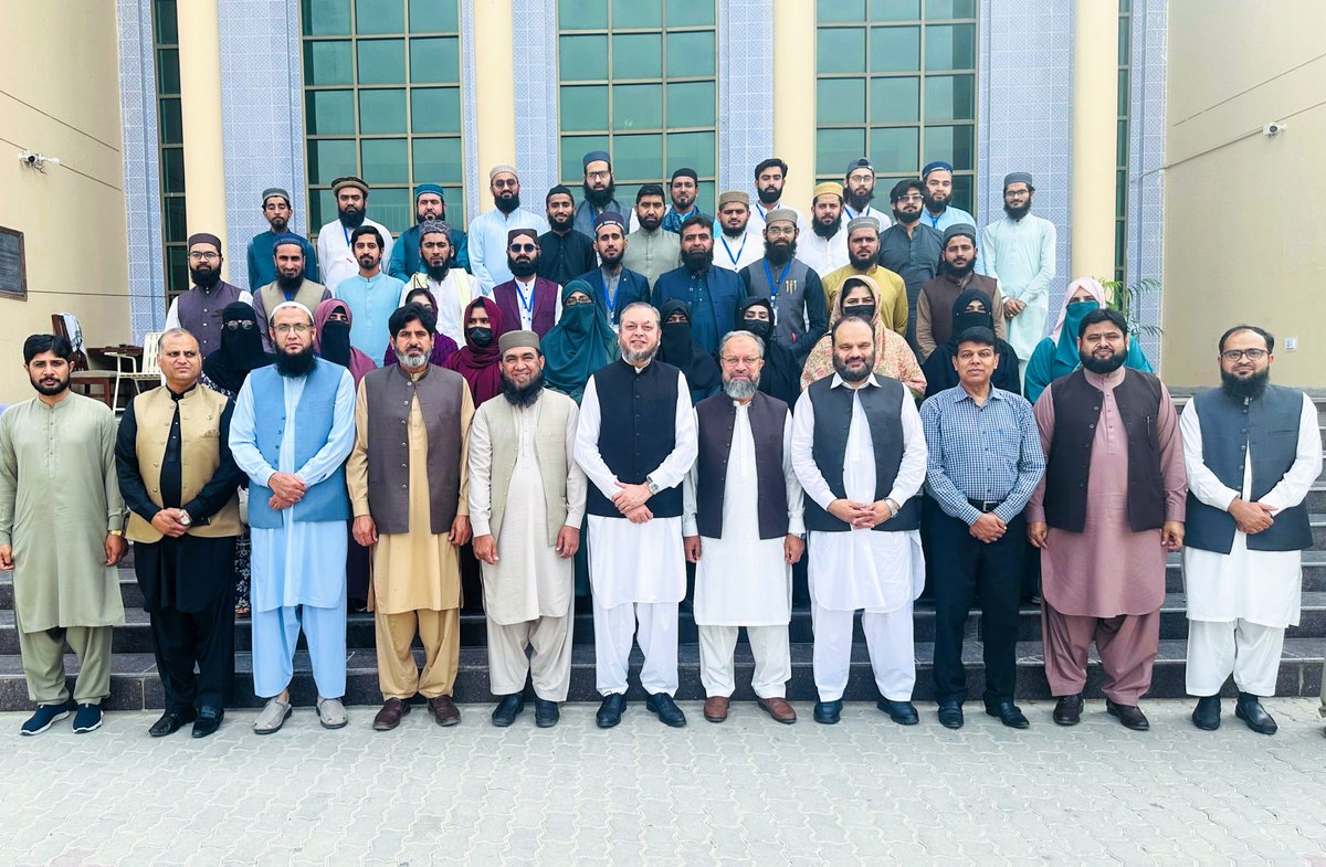 ICRC_Pakistan's tweet image. A two-day certificate course on #Islam &amp;amp; #IHL was held at @theiubwp for students and faculty. Sessions covered IHL, Siyar &amp;amp; protection of wounded, civilians &amp;amp; cultural property. Interactive forums encouraged discussion and feedback, making the course practical and engaging.
